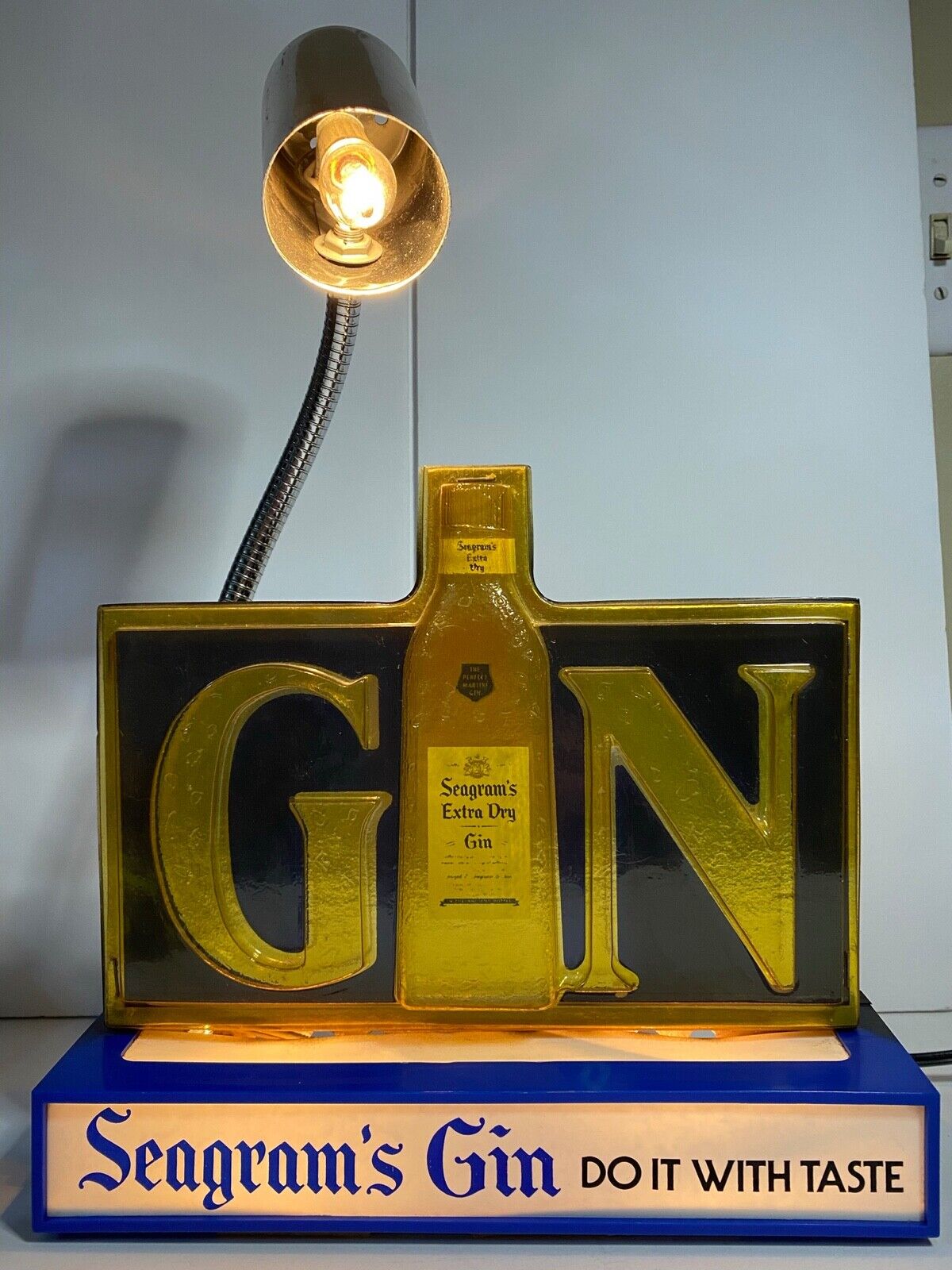 Vintage Seagram\'s Extra Dry Gin Desk Lamp w/Gooseneck lamp, Unique Piece