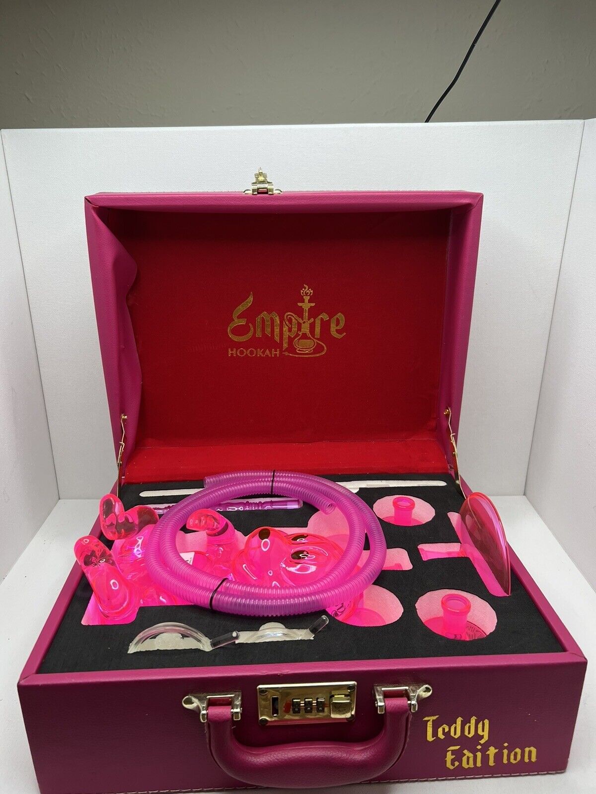 BRAND NEW Empire Hookah with Lockable Case Teddy Edition Pink