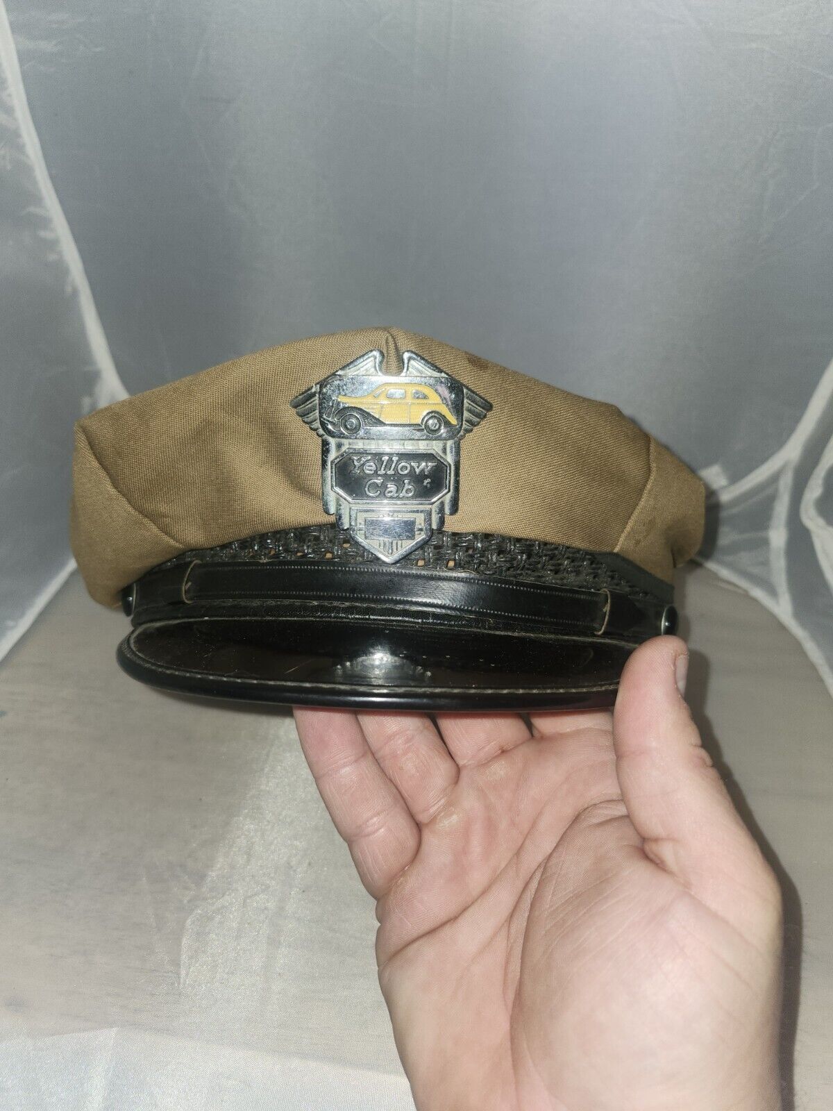 VINTAGE 1930s-1950s  TAXI DRIVER\'S UNIFORM HAT CAP with YELLOW CAB PIN or BADGE