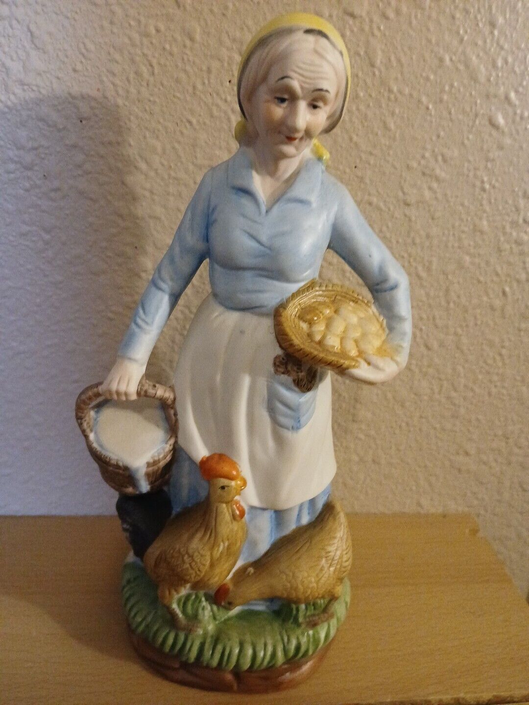 Vintage UCGC Grandma\'s Hen Egg Buttocks Basket Apron Chicken Figurine ❤️sj10m3
