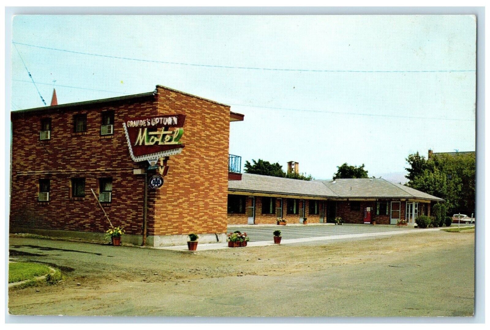c1960 Grande's Uptown Motel Exterior Building Missoula Montana Vintage Postcard