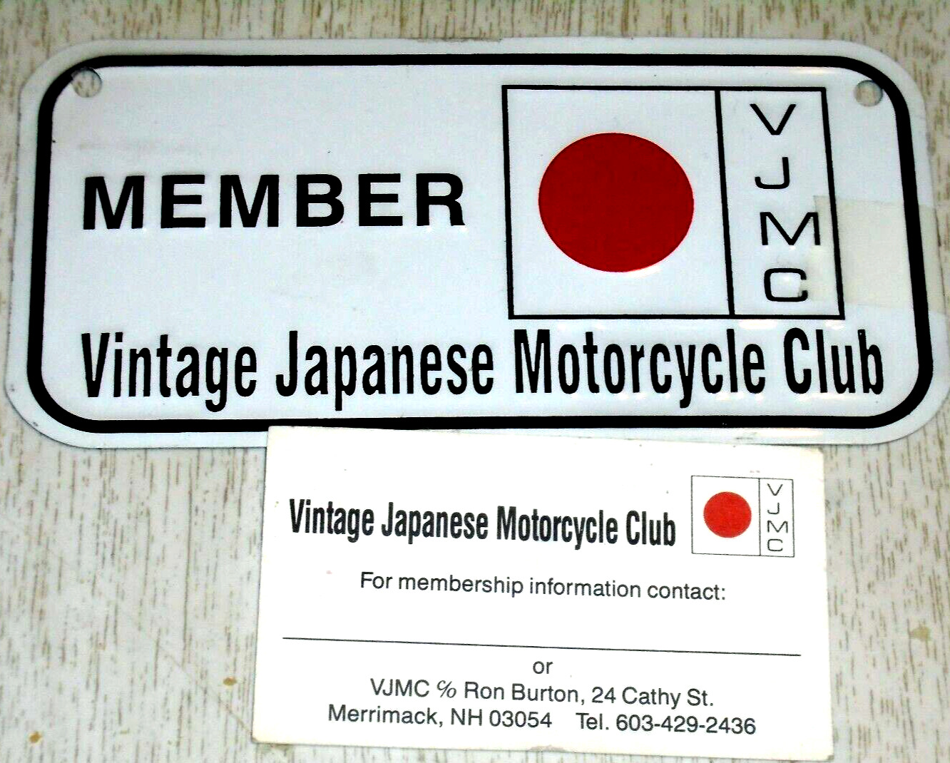 VINTAGE 1988 VJMC CLUB HAT PINS AN CLUB METAL PLATE-PLAQUE