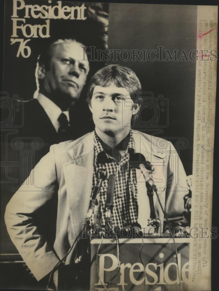 1976 Press Photo Jack Ford campaigned at Universities for his father\'s election