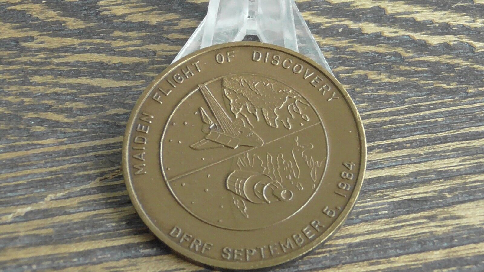 Vintage NASA 41D Discovery Maiden Flight Of Discovery September 5 1984 Coin 475S