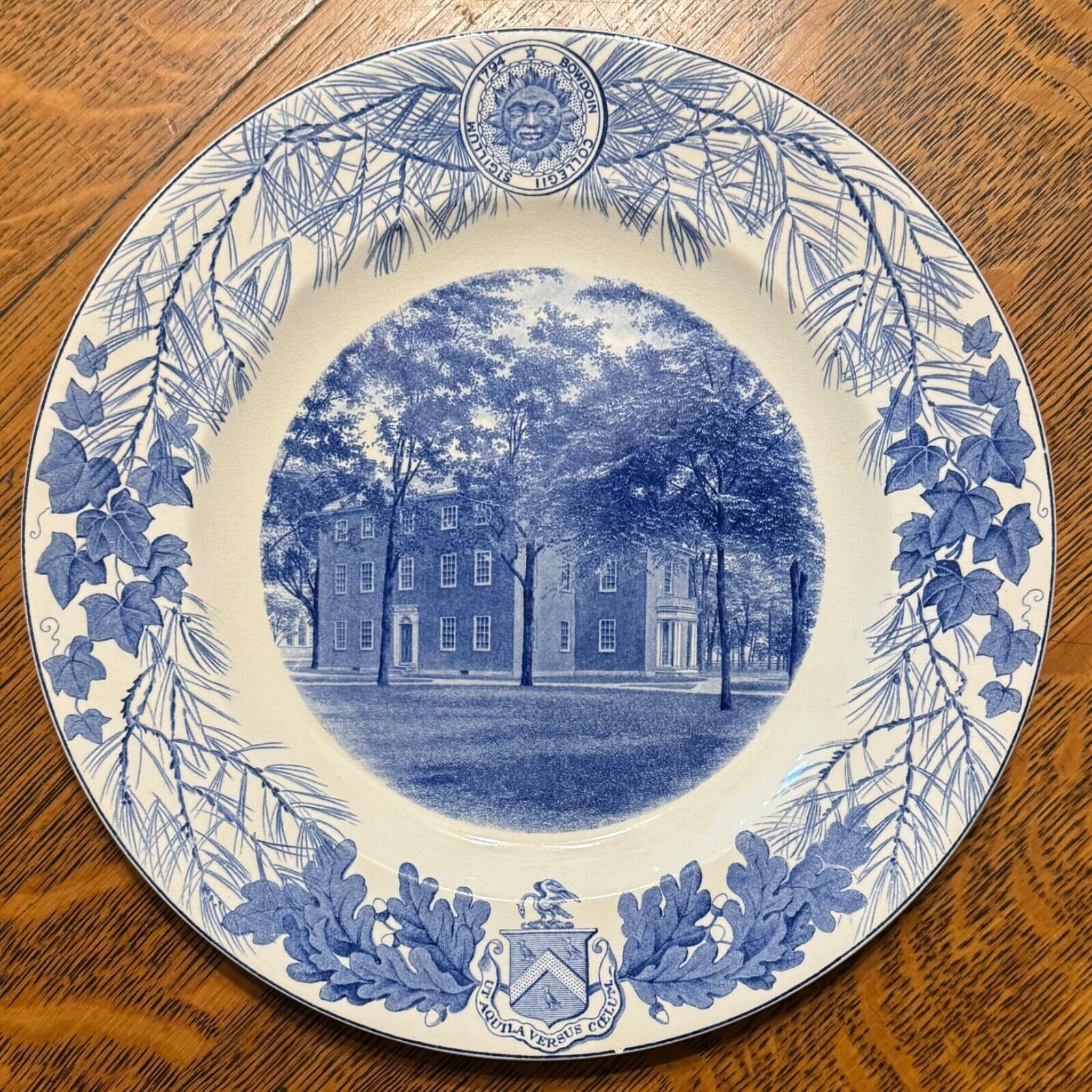 Wedgwood Bowdoin College 1931 - Massachusetts Hall - 10 Inch Dinner Plate