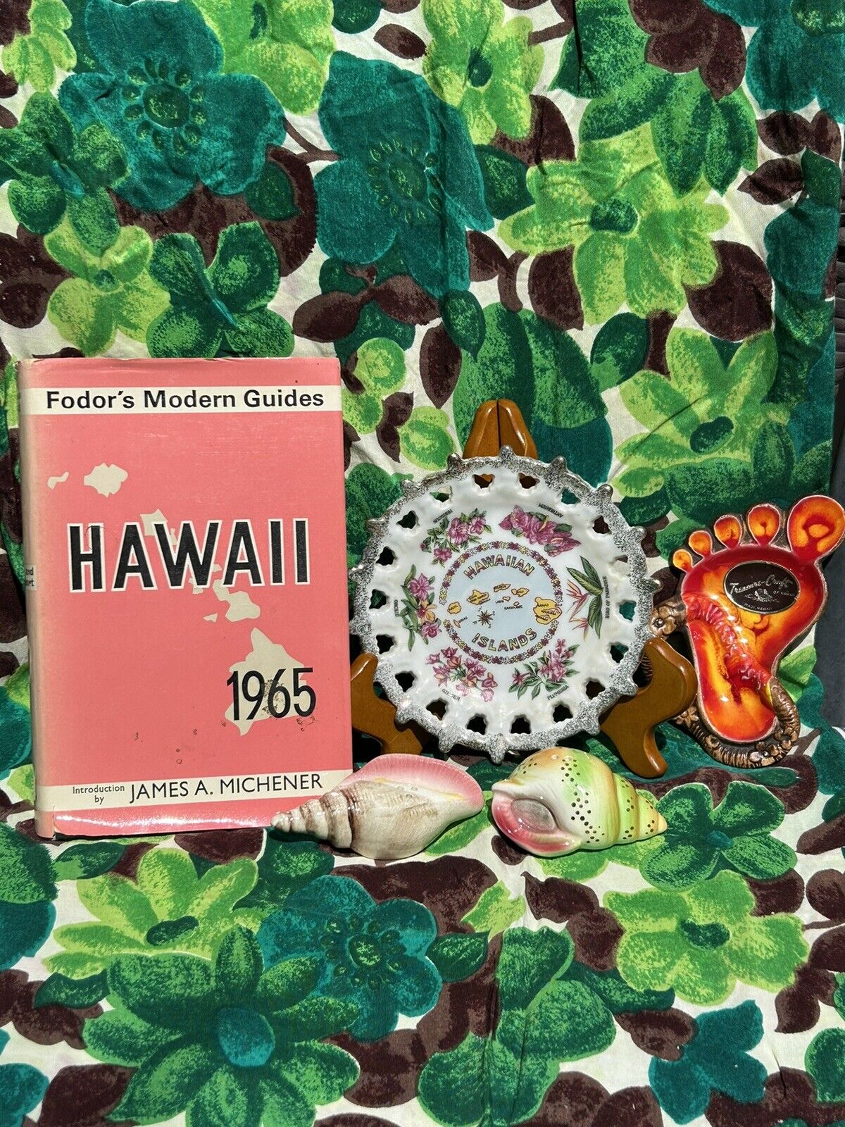 VTG Hawaiian Lot 5 items, Fodor’s ‘65, Treasure Craft Ceramic, Plate, S&P Shaker