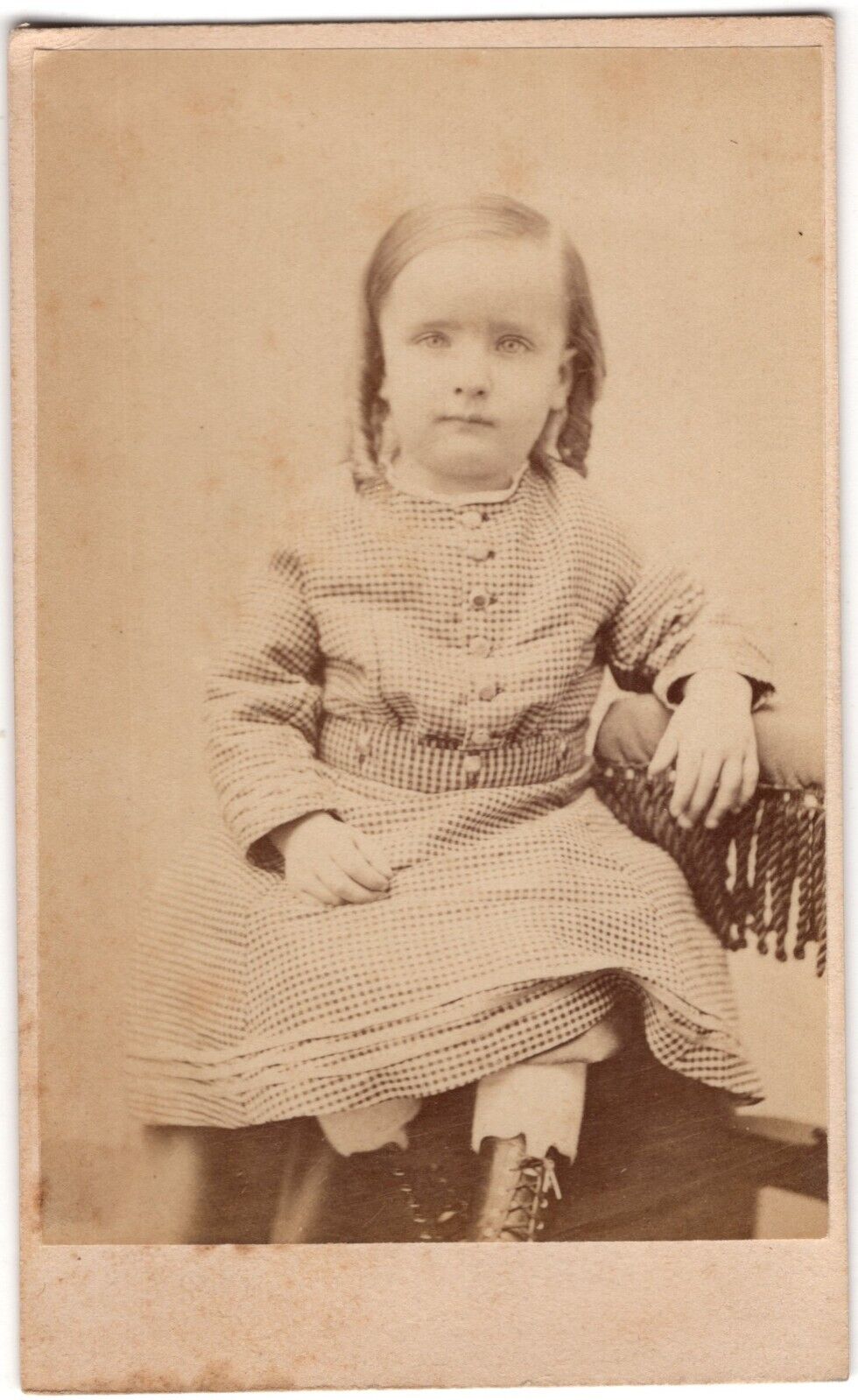 CIRCA 1870s CDV M.F. KING LITTLE GIRL IN DRESS PORTLAND MAINE
