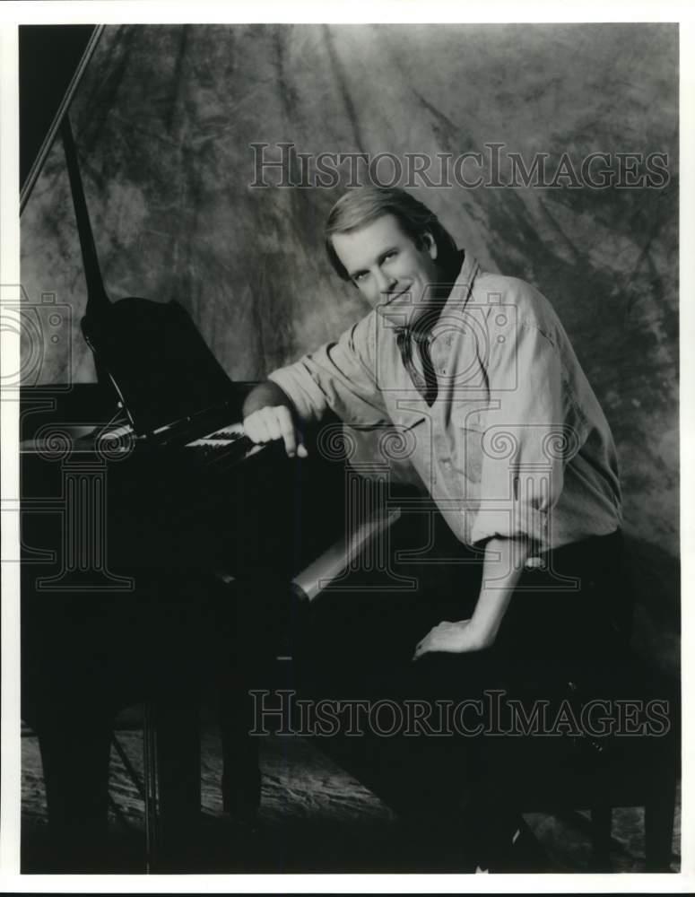 1992 Press Photo Musician John Tesh - nop93804