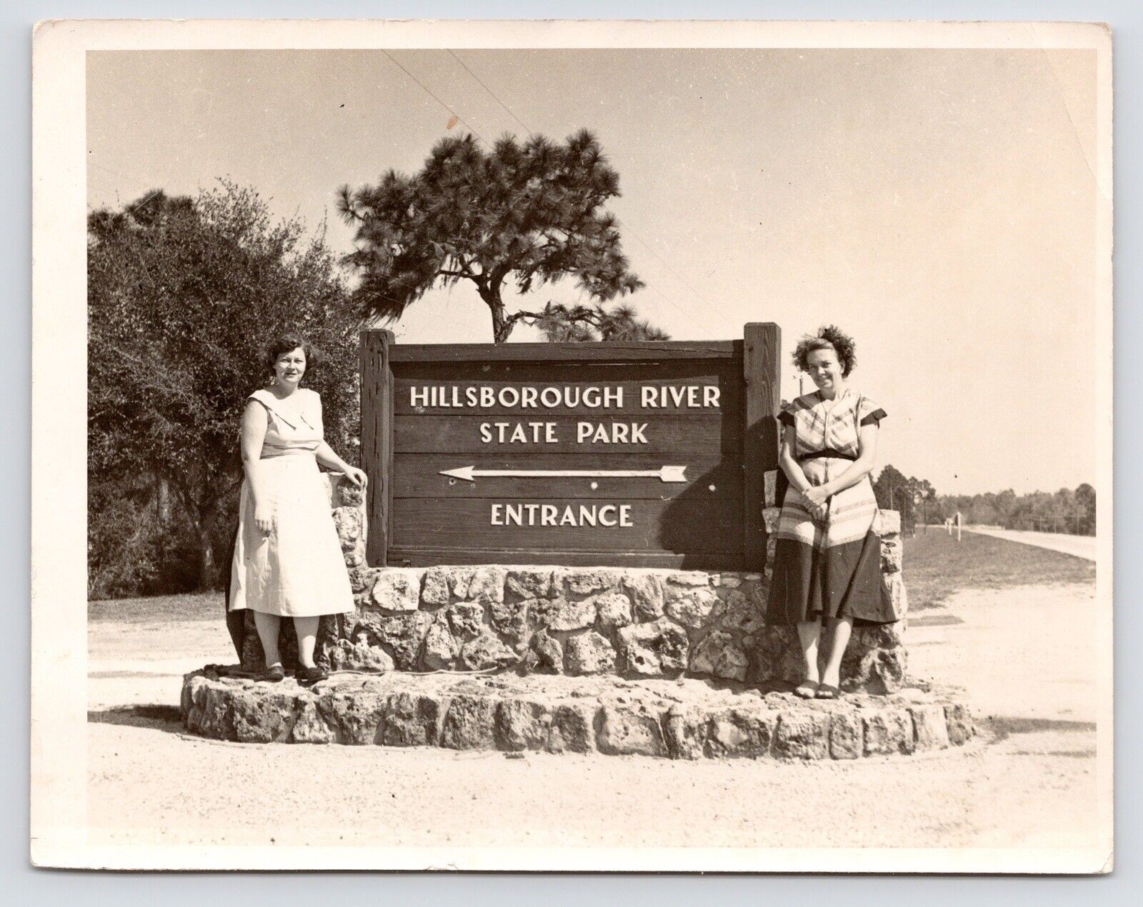 c1940s~50s Women Posing at Hillsborough River State Park Sign~Florida~VTG Photo