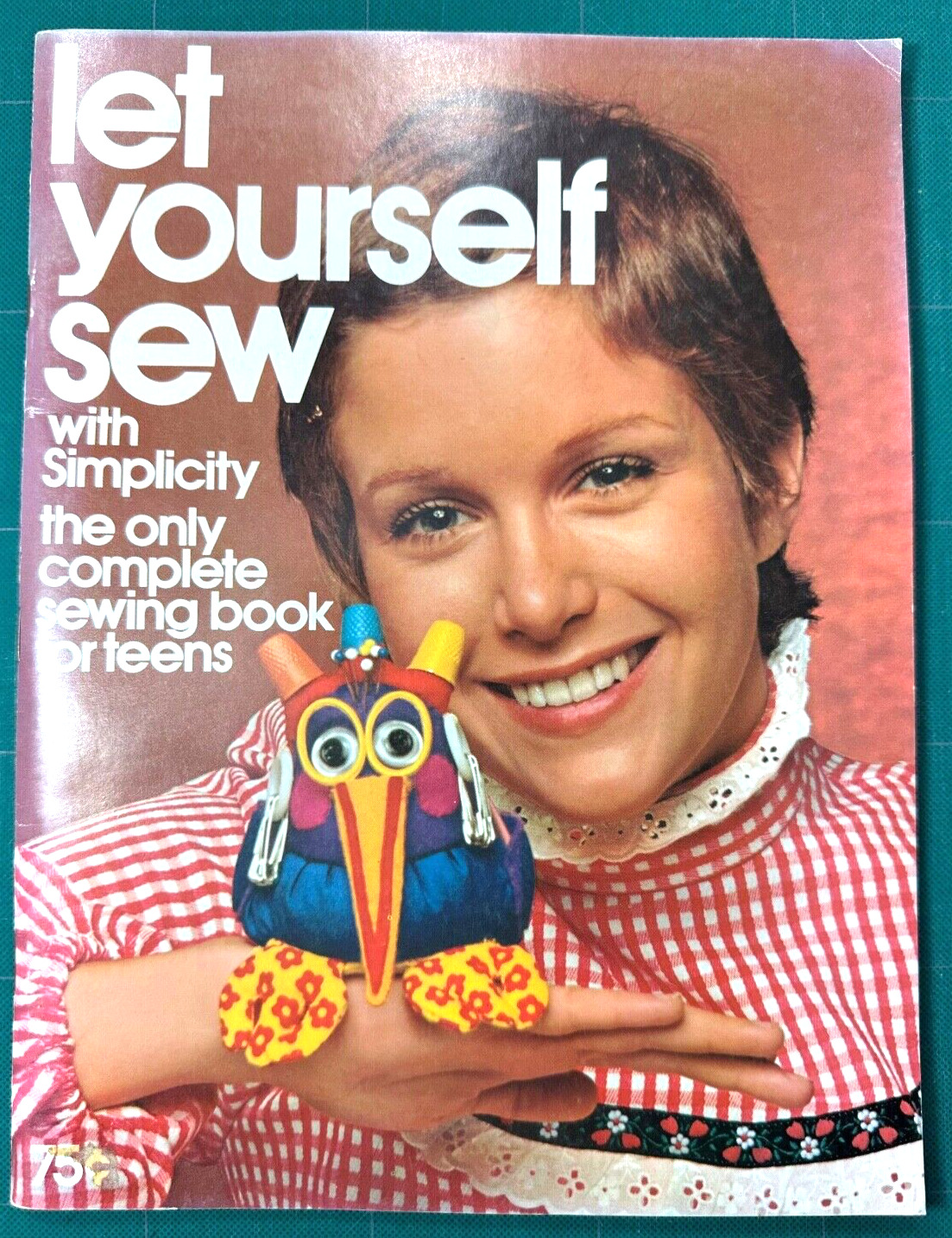 1972 LET YOURSELF SEW Simplicity Sewing Book for TEENS PB 1970s FASHION & ADS
