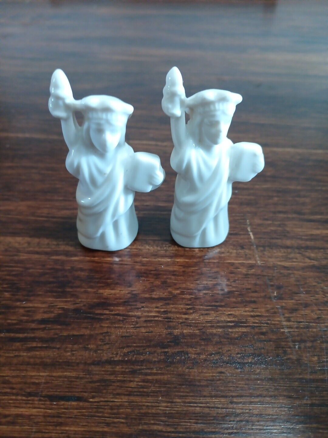 Two Small Statue Of Liberty Figurine Salt And Pepper Shaker Brand New White...