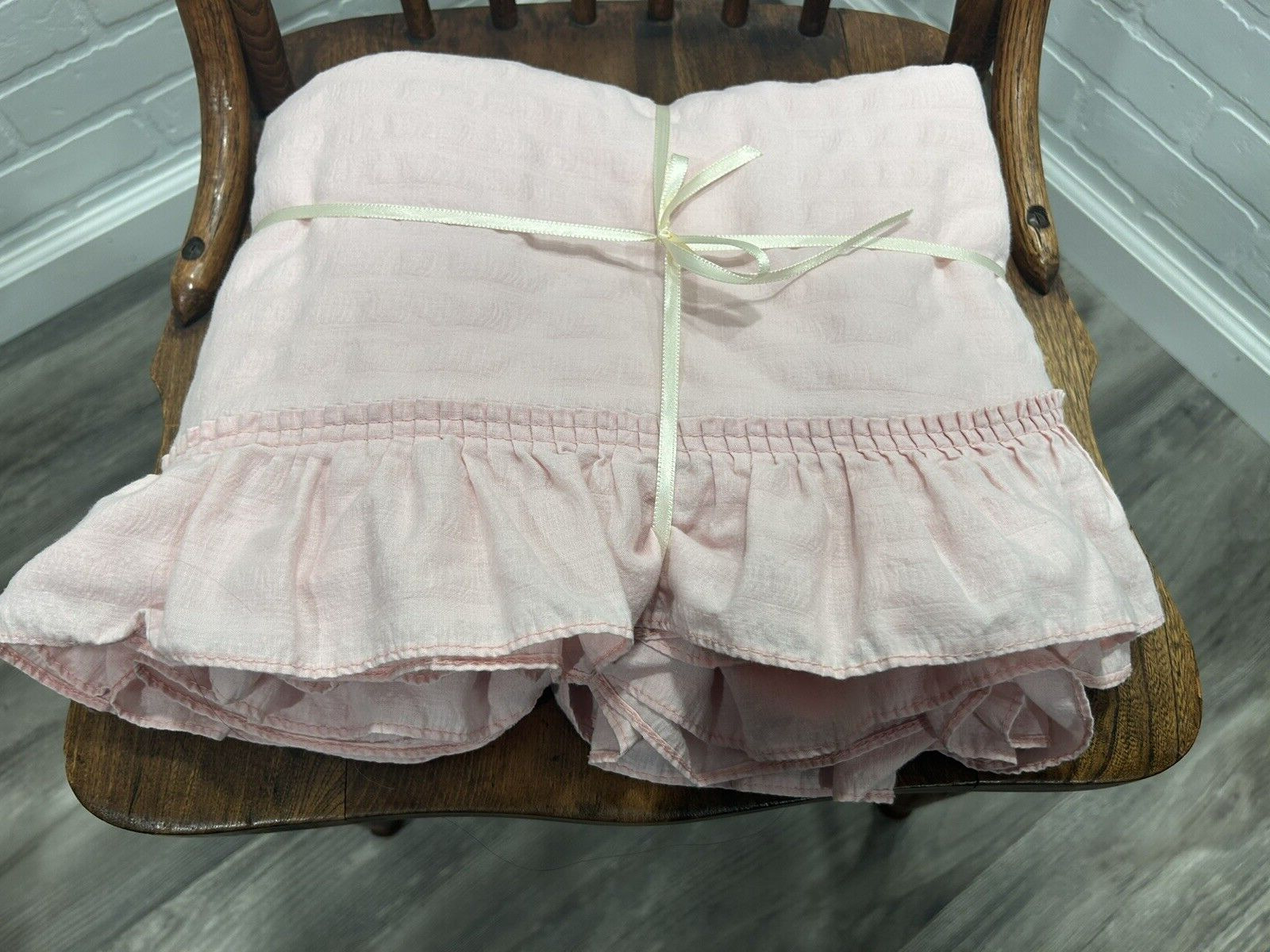 Vintage Ruffled Coverlet-Pink-Shabby Style-Cottagecore-Grannycore-Pink-Twin