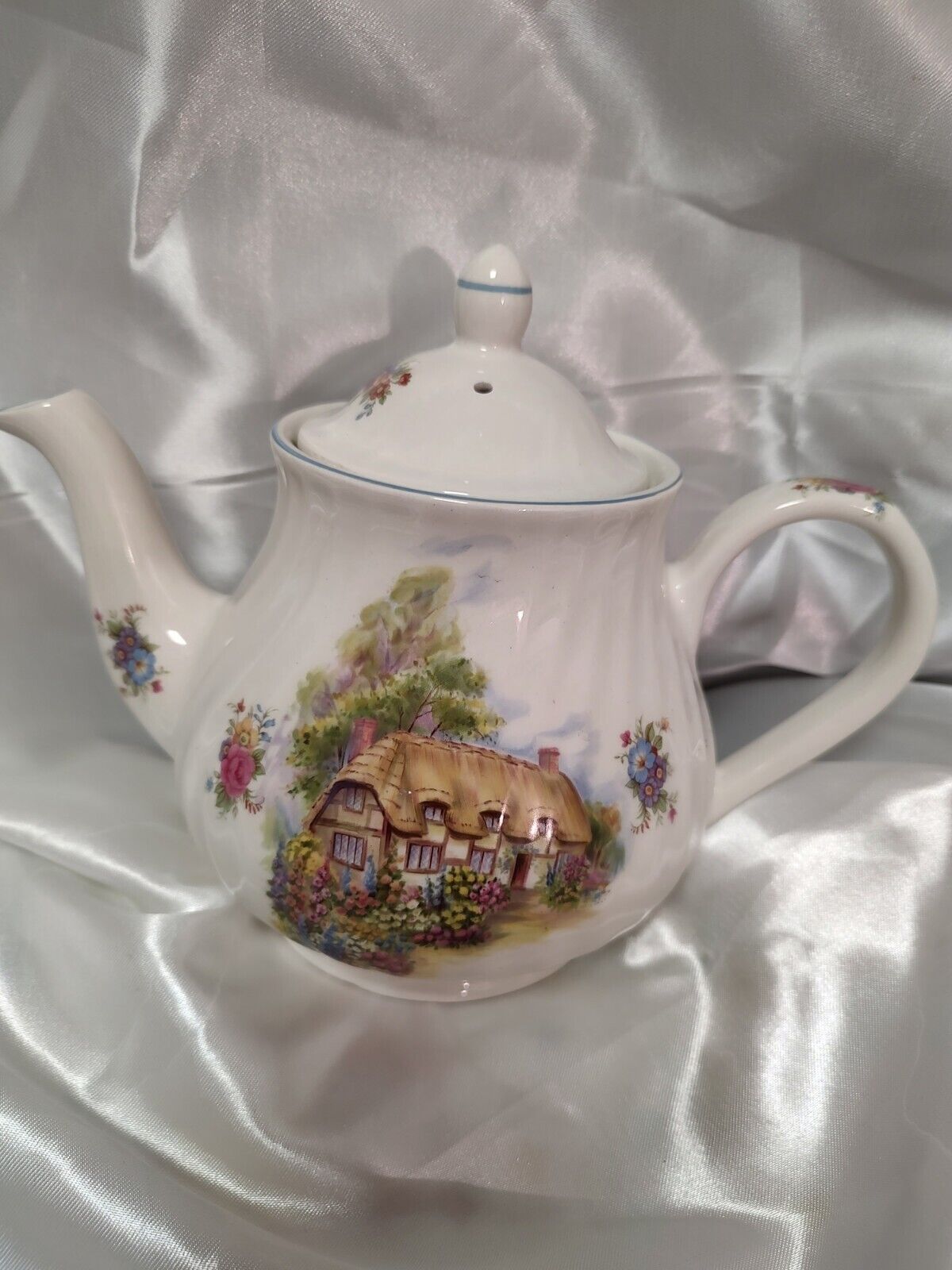 ARTHUR WOOD & Son Staffordshire England Vintage Teapot English Country Cottage