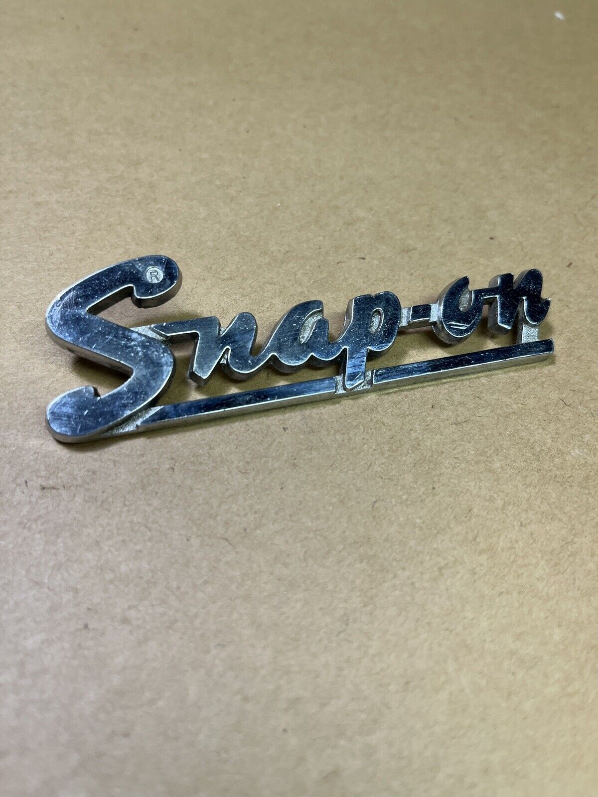 Vintage 1950s SNAP-ON Metal Tool Box Logo Emblem Badge Script KN-100