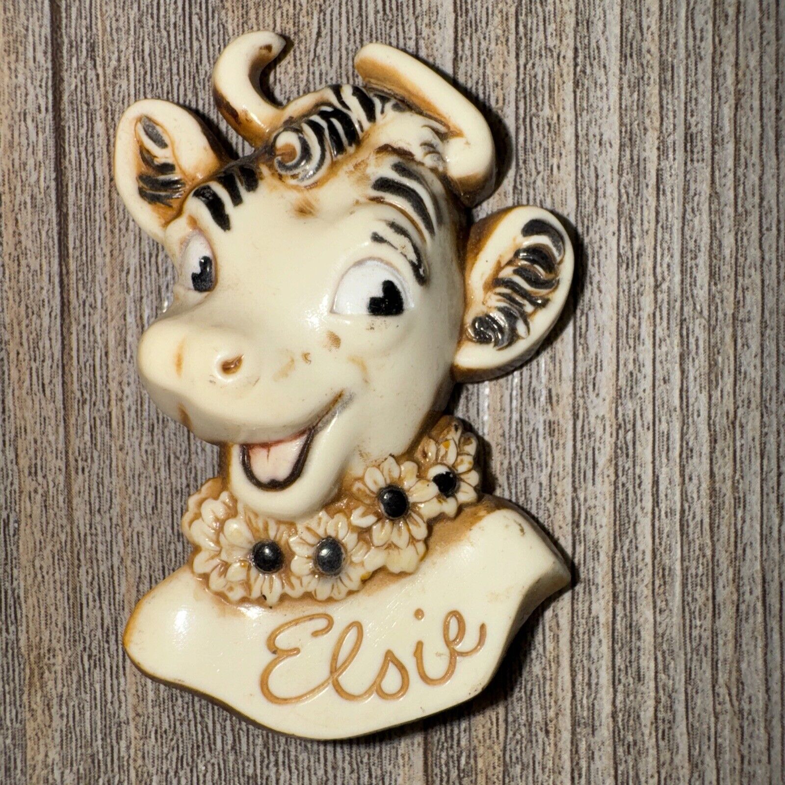 ELSIE THE COW VINTAGE CELLULOID PIN BROOCH FACE DAIRY ADVERTISING BORDEN DAIRY