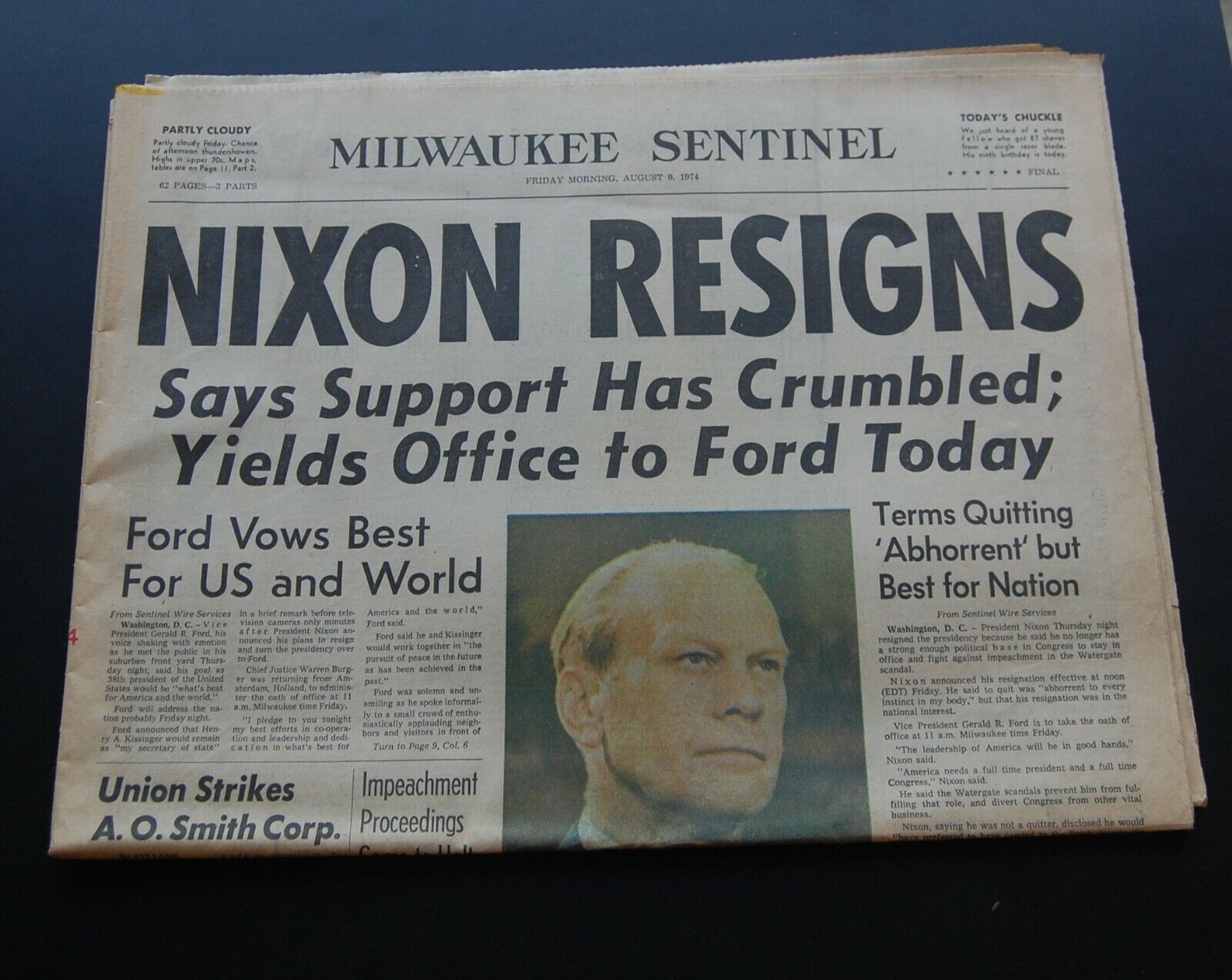 Aug 9 1974 Milwaukee Sentinel Nixon Resigns