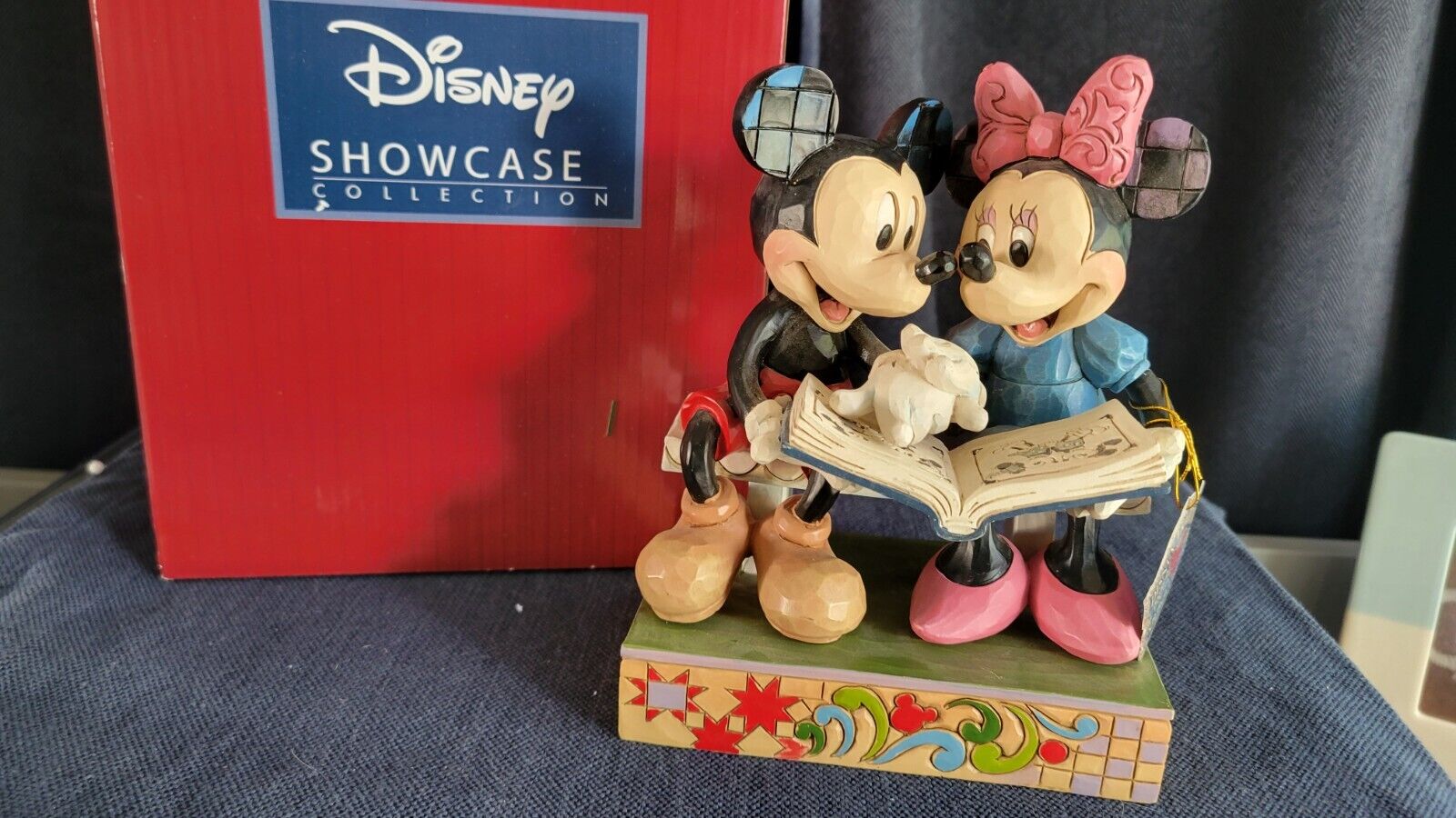 Jim Shore Disney Traditions Mickey and Minnie Mouse Sharing Memories 4037500
