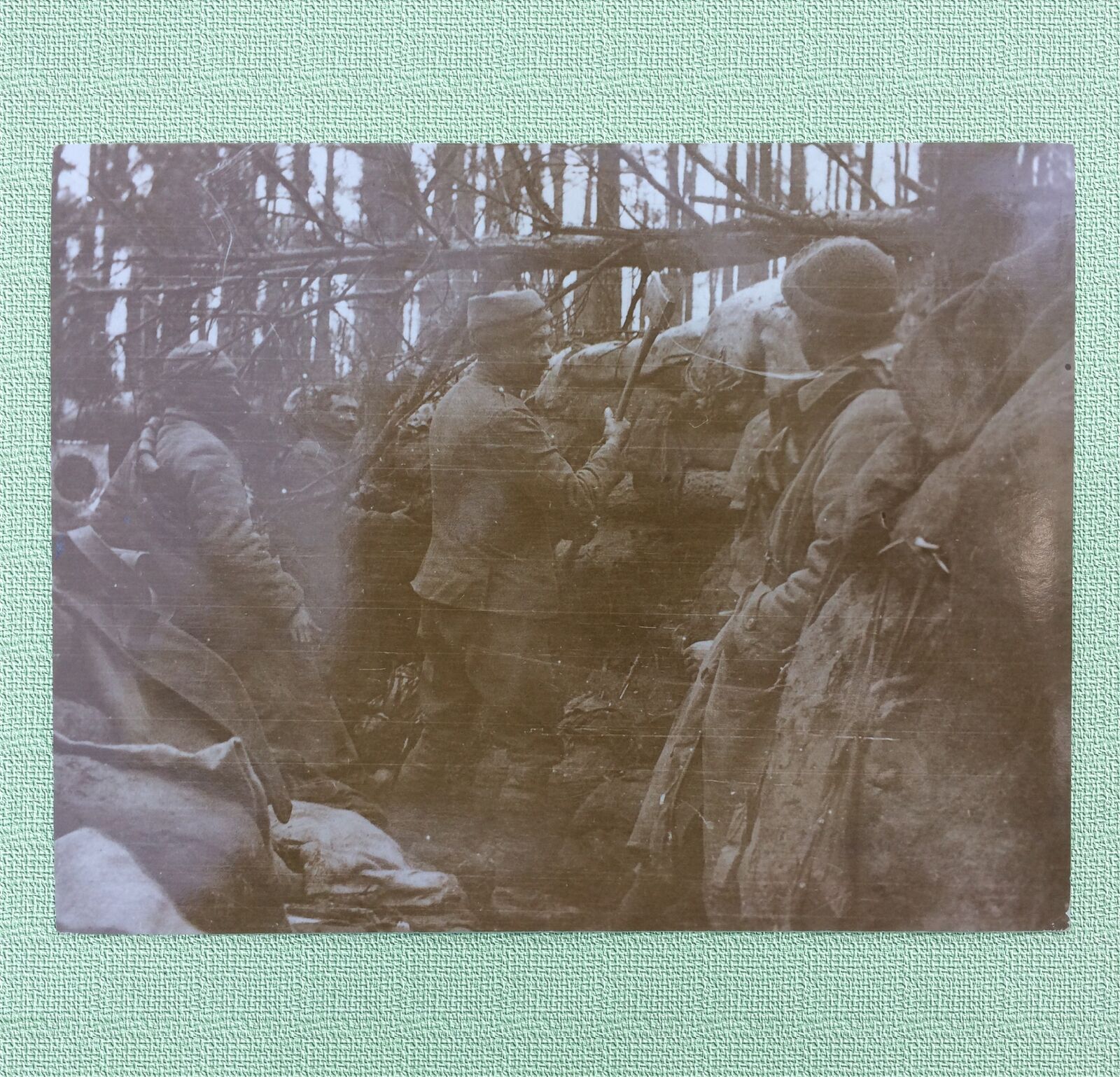 c1917 TYPE-1 PHOTOGRAPH OF WWI SOLDIERS WORKING IN TRENCHES AT THE FRONT LINES