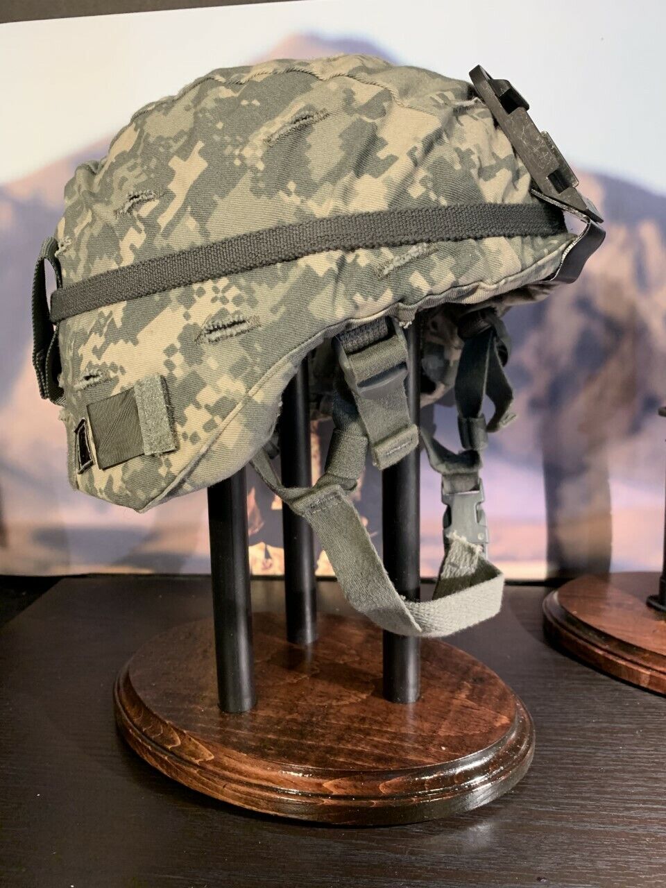 US ACH / PASGT/ ECH Helmet Display Stand  