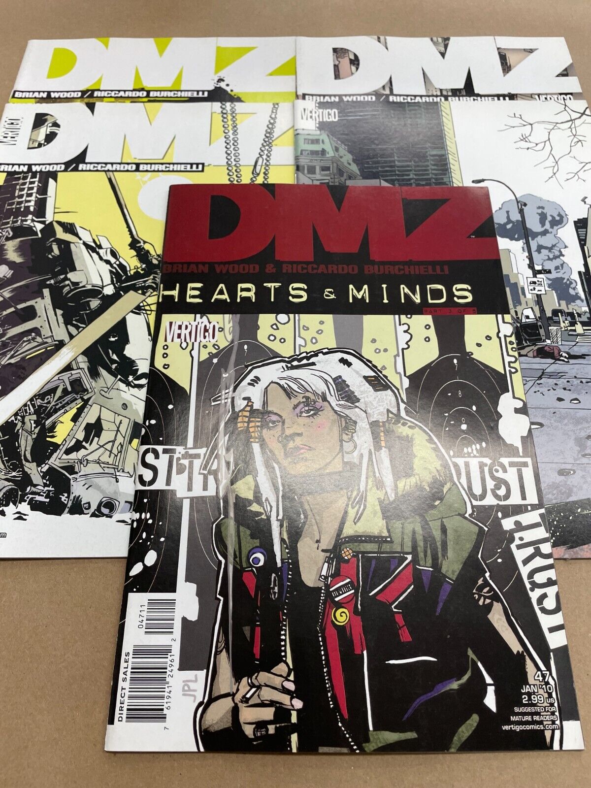 Random *Lot of 3* DMZ Comics       Lot#6