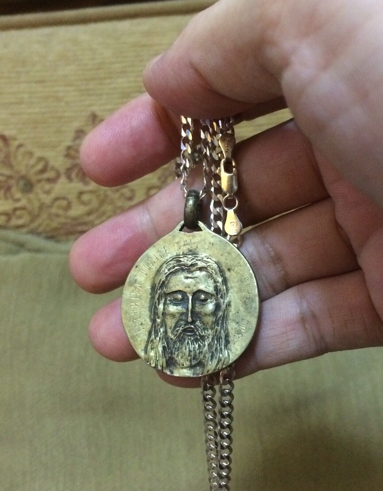 Vintage Shroud Of Turin Lord Jesus Christ Holy Face Medal  + 22\