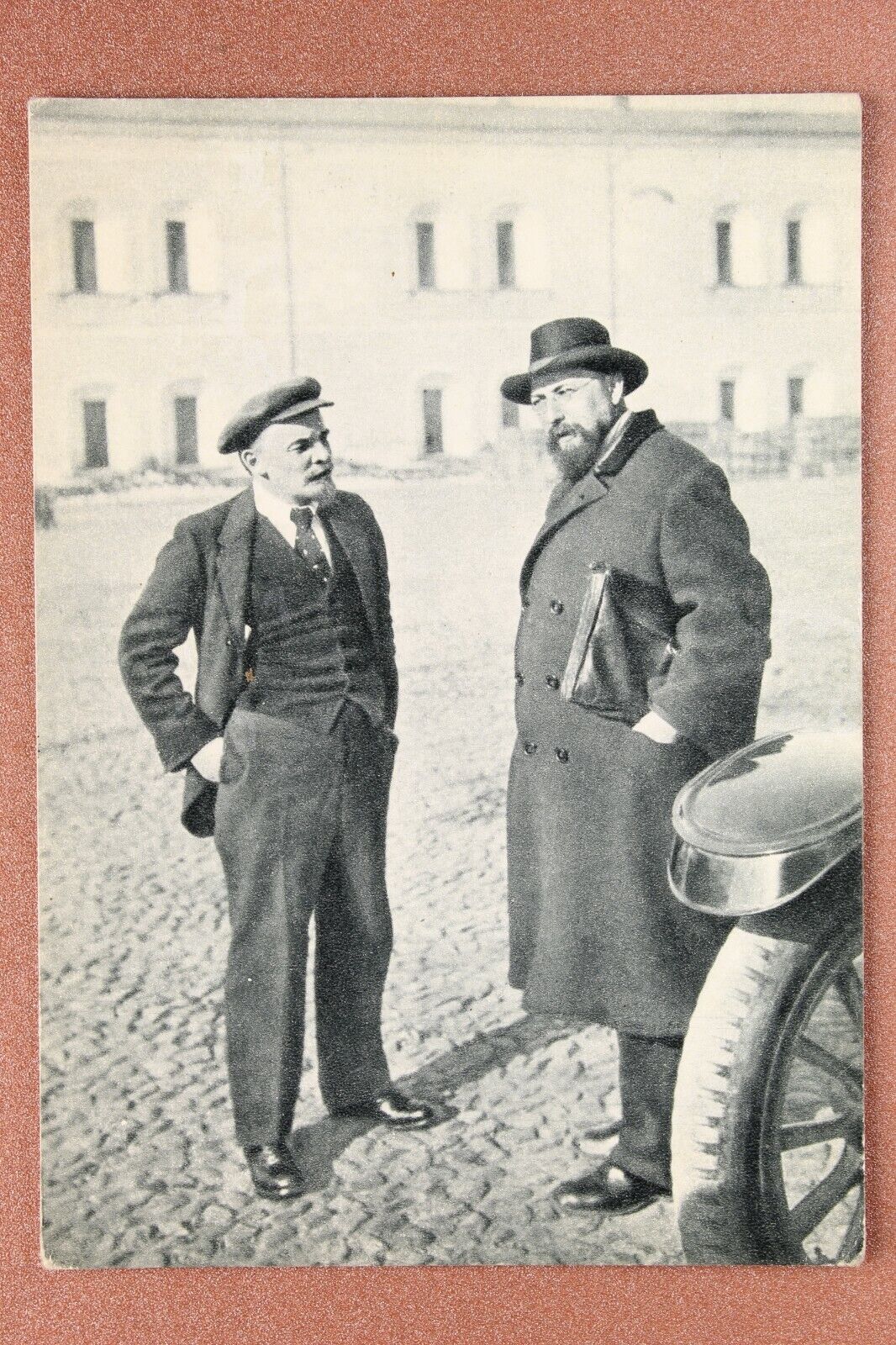 Bonch-Bruevich and LENIN near car in Moscow 1918. Russian postcard USSR 1959