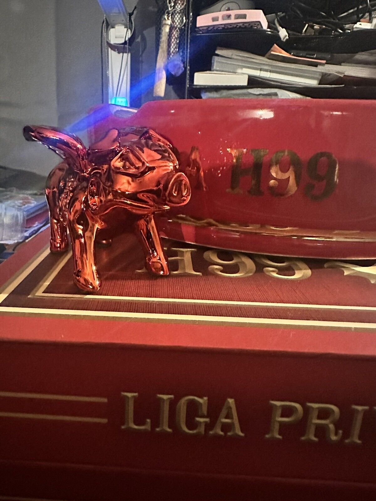 Drew Estate Ruby Red flying Pig Cigar Rest & H99 Liga Privada Ceramic Ashtray