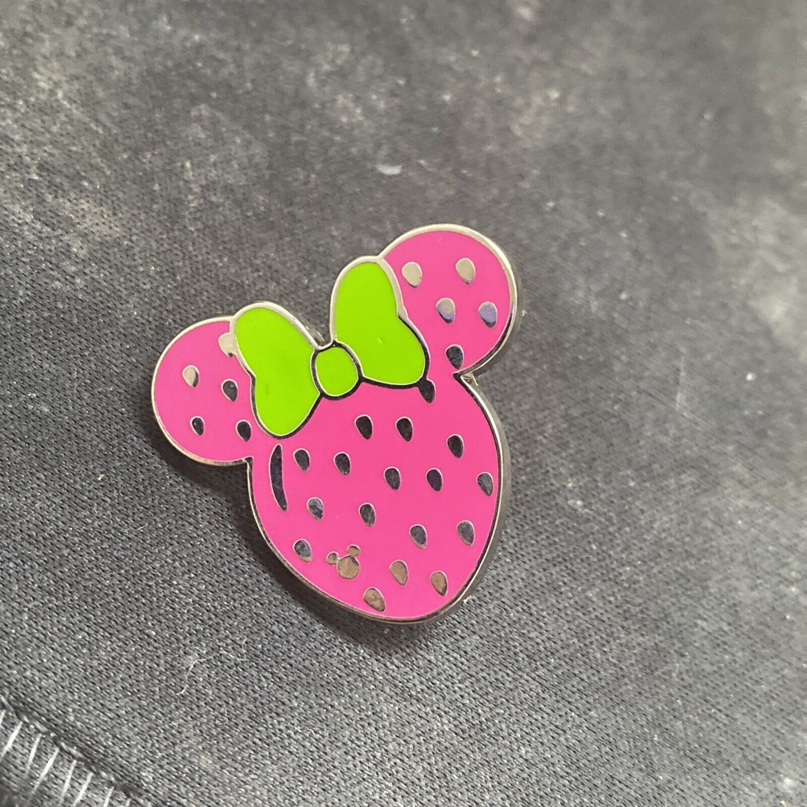 DLR 2017 Hidden Mickey Minnie Fruit Icons Strawberry Disney Pin 119764