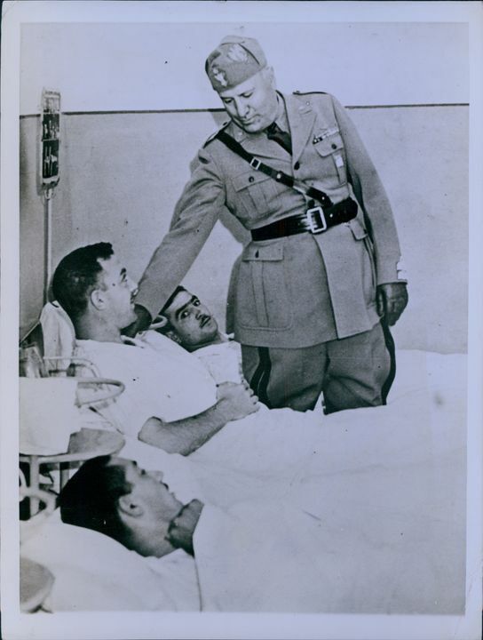 1941 Beniro Mussolini Visits Wounded Italian Soldier Press Photo