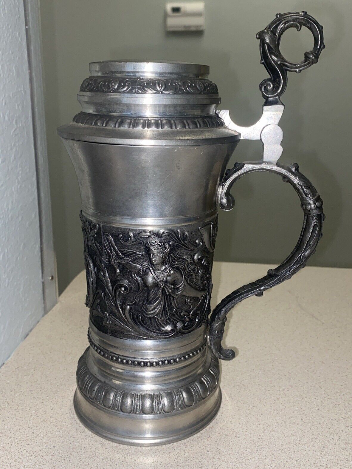 VINTAGE KD Solid PURE PEWTER BEER STEIN Attached LID BEAUTIFUL DESIGN & Handle.