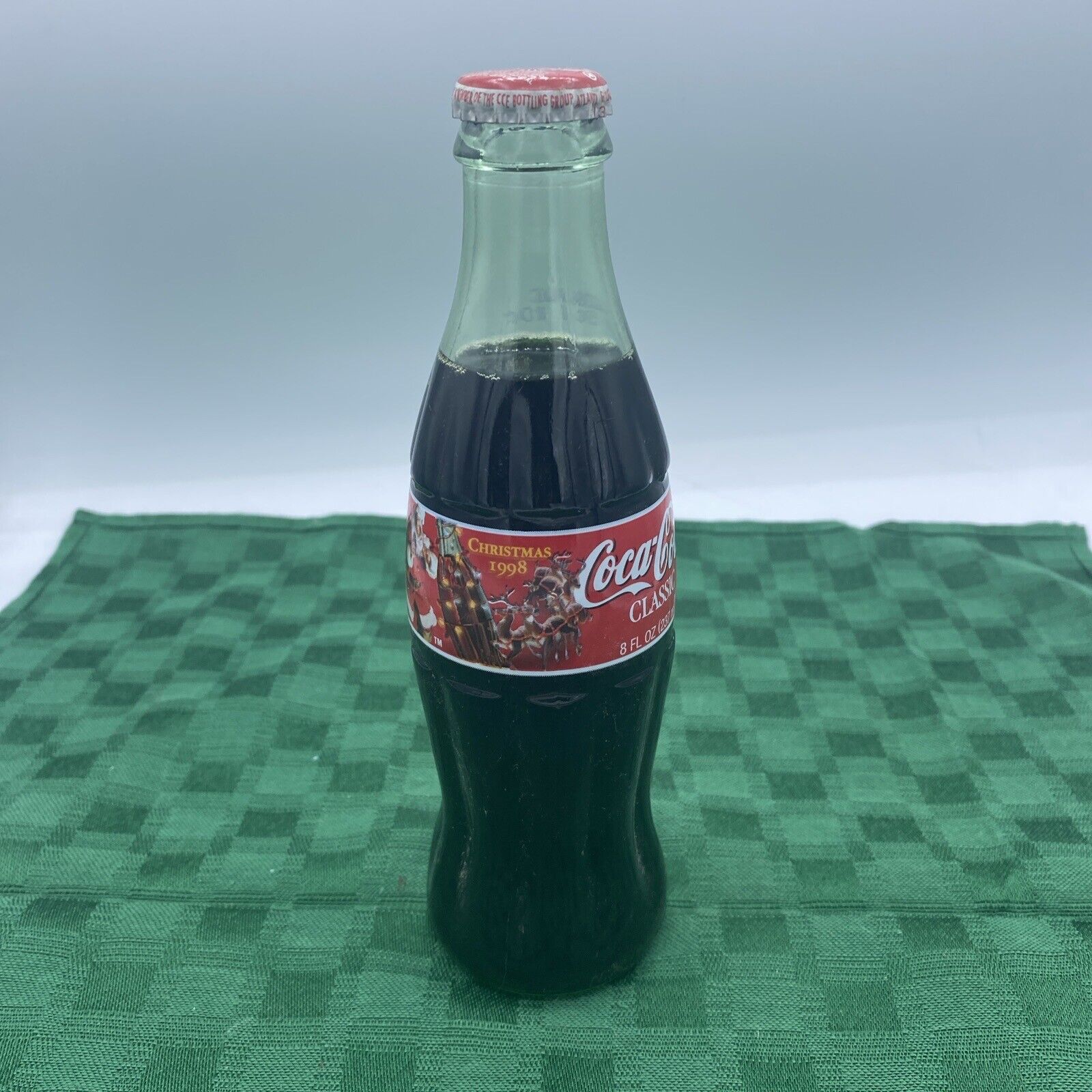 Christmas 1998 Coca Cola Classic Glass Bottle 8 FL OZ Unopened