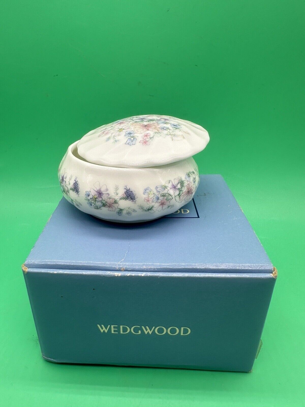 Vintage Wedgewood Bone China England Angela Trinket Rosehip Box White Floral