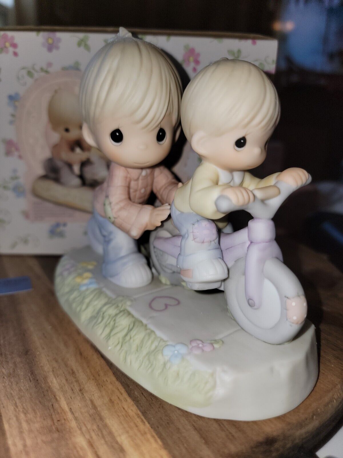 Precious Moments Figurine PM0032 Safe In The Hands Of Love
