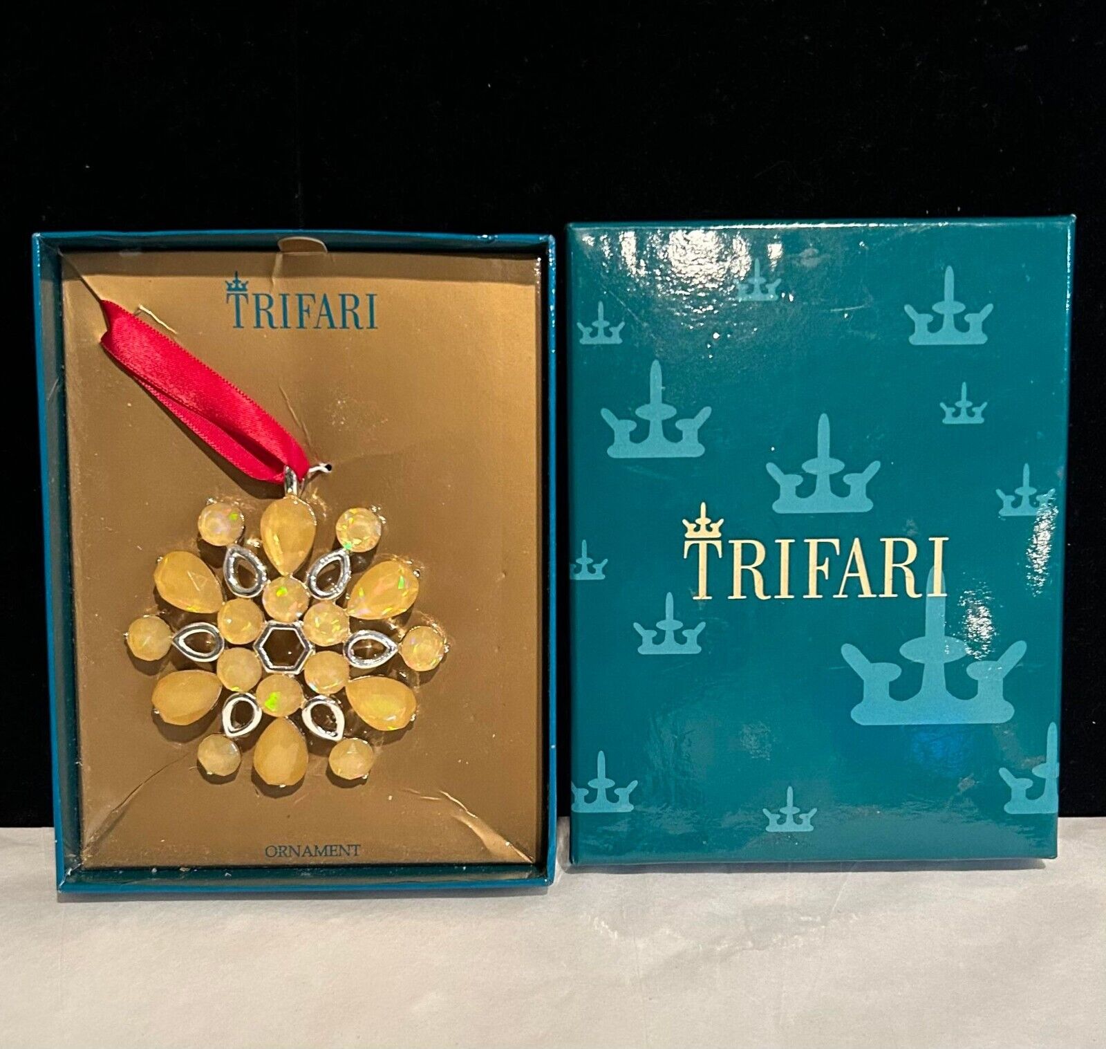 Vintage NEW Trifari Pointsettia Christmas Jewelry Pendant 2008 Ornament In Box