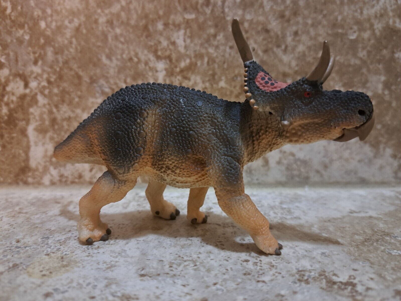 WILD SAFARI 2013 Safari Ltd DIABLOCERATOPS Retired Dinosaur Figure