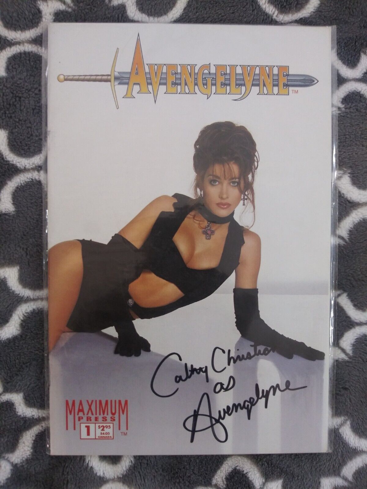 Avengelyne- Maximum Press 1st Issue - Signed by Cathy Christian - NM- Comic Book