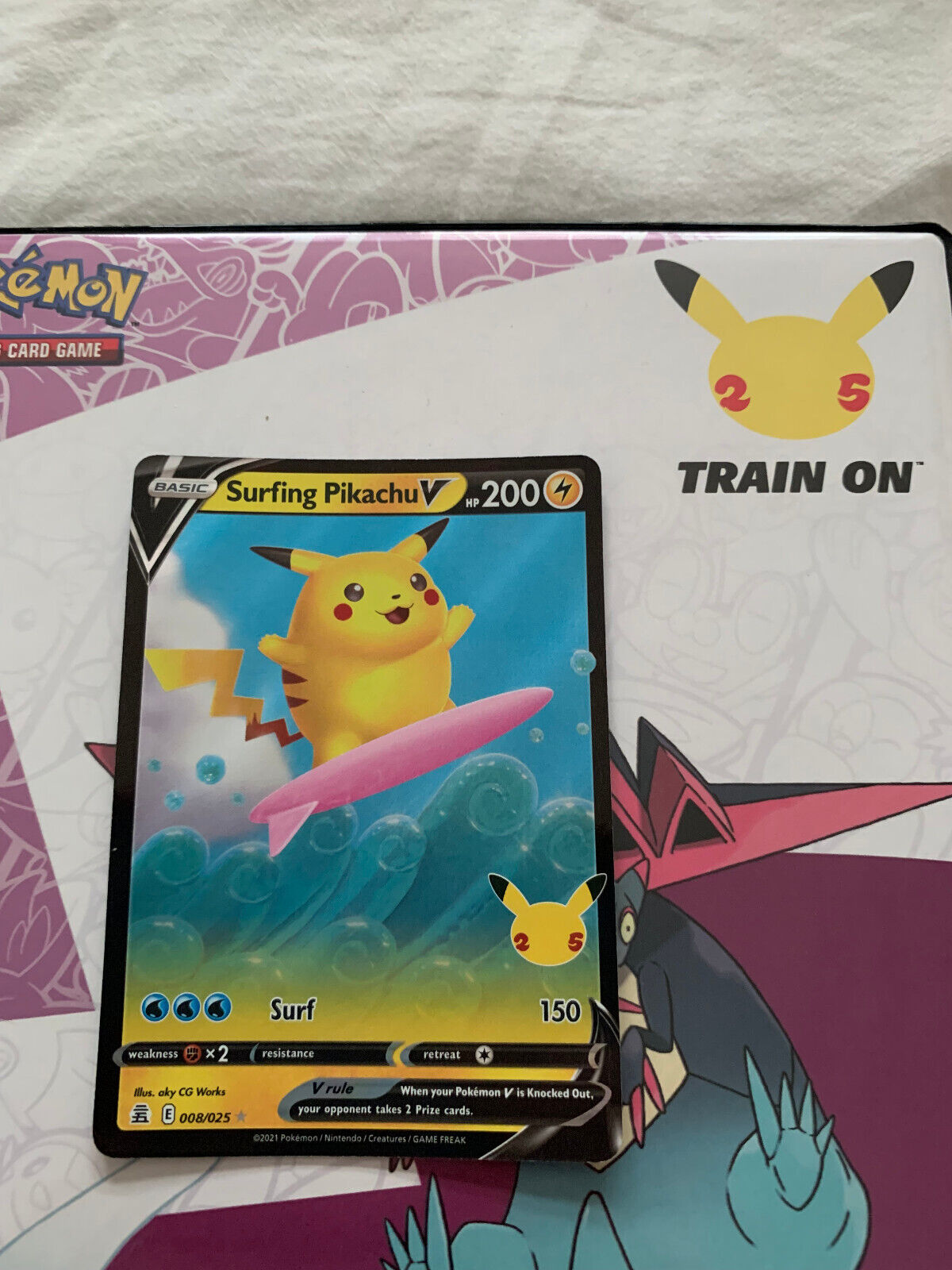 Surfing Pikachu V Full Art Holo POKEMON TCG Celebrations CARD - 008/025 NEW