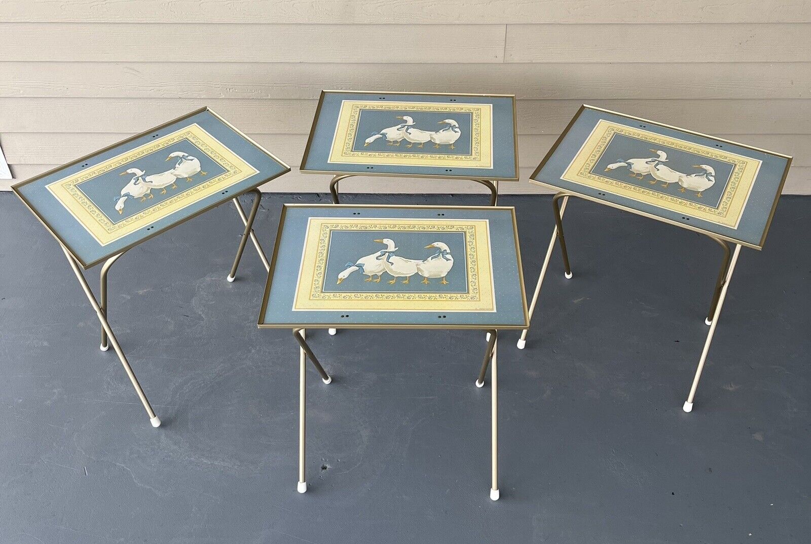 VTG 4 TV Trays w/Stand Folding Table E. Brownd Blue Ribbon Geese Goose Cork Back