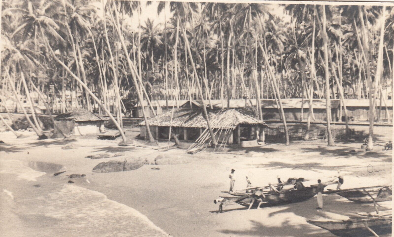 1940 WW2 Original Photo Ceylon stop on HMT Batory Sri Lanka Huts Catamaran Palms