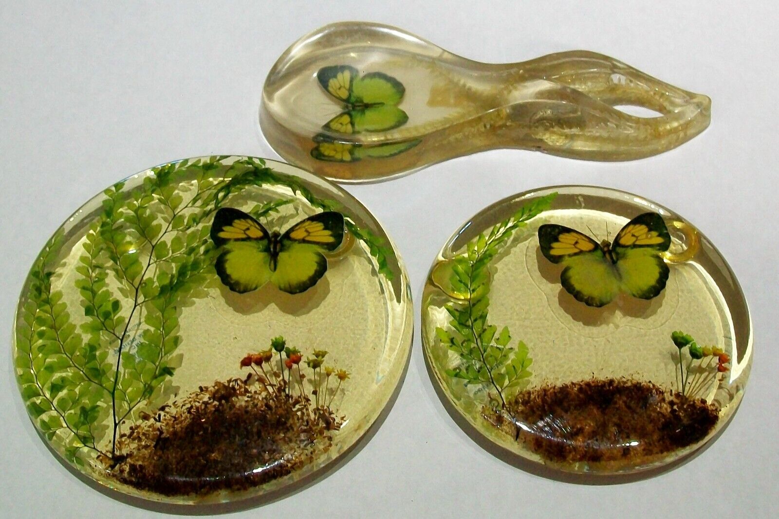 Vintage Resin Lucite Trivet Set Dried Flowers and Butterfly 3 Piece Matching Set