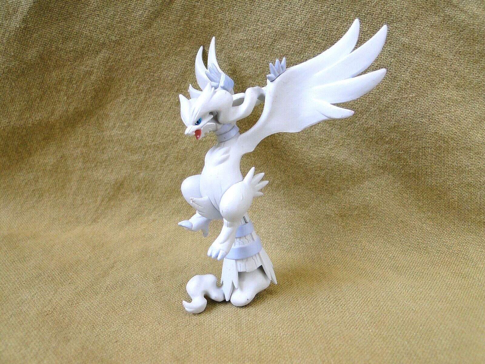 2011 Pokemon Black & White Series: Reshiram PVC Figure