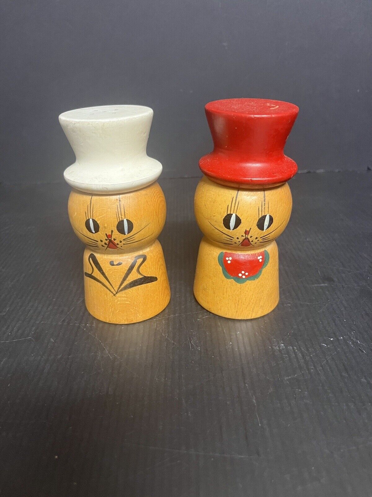 Vintage Wooden Cat Salt & Pepper Shaker (S3)