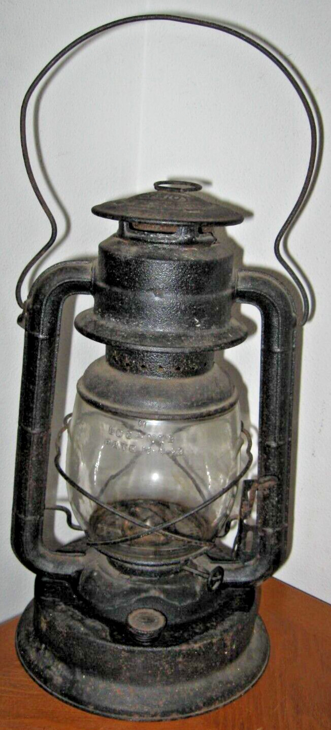 Vintage Antique DIETZ D-LITE 2 LAMP Lantern Kerosene 1900 Antique Barn OLD Decor