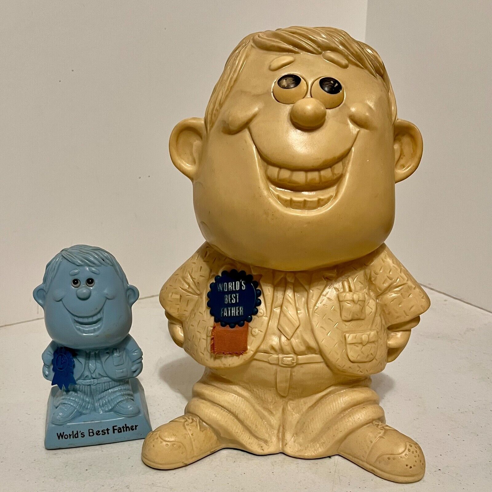 World\'s Best Father Statue 1970 RW Berries 1-11.5\'\' Beige & 1-6\'\' Blue Lot of 2