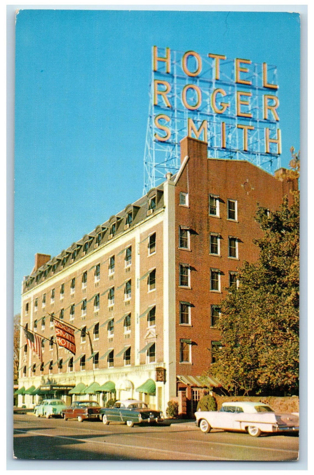 c1950\'s The Roger Smith Hotel in an Acre of Gardens Stamford CT Vintage Postcard