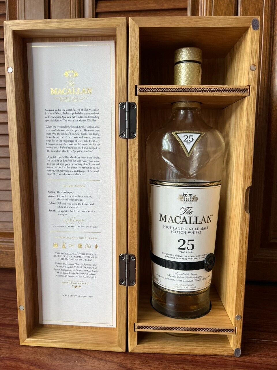 Empty bottle Macallan 25 Years
