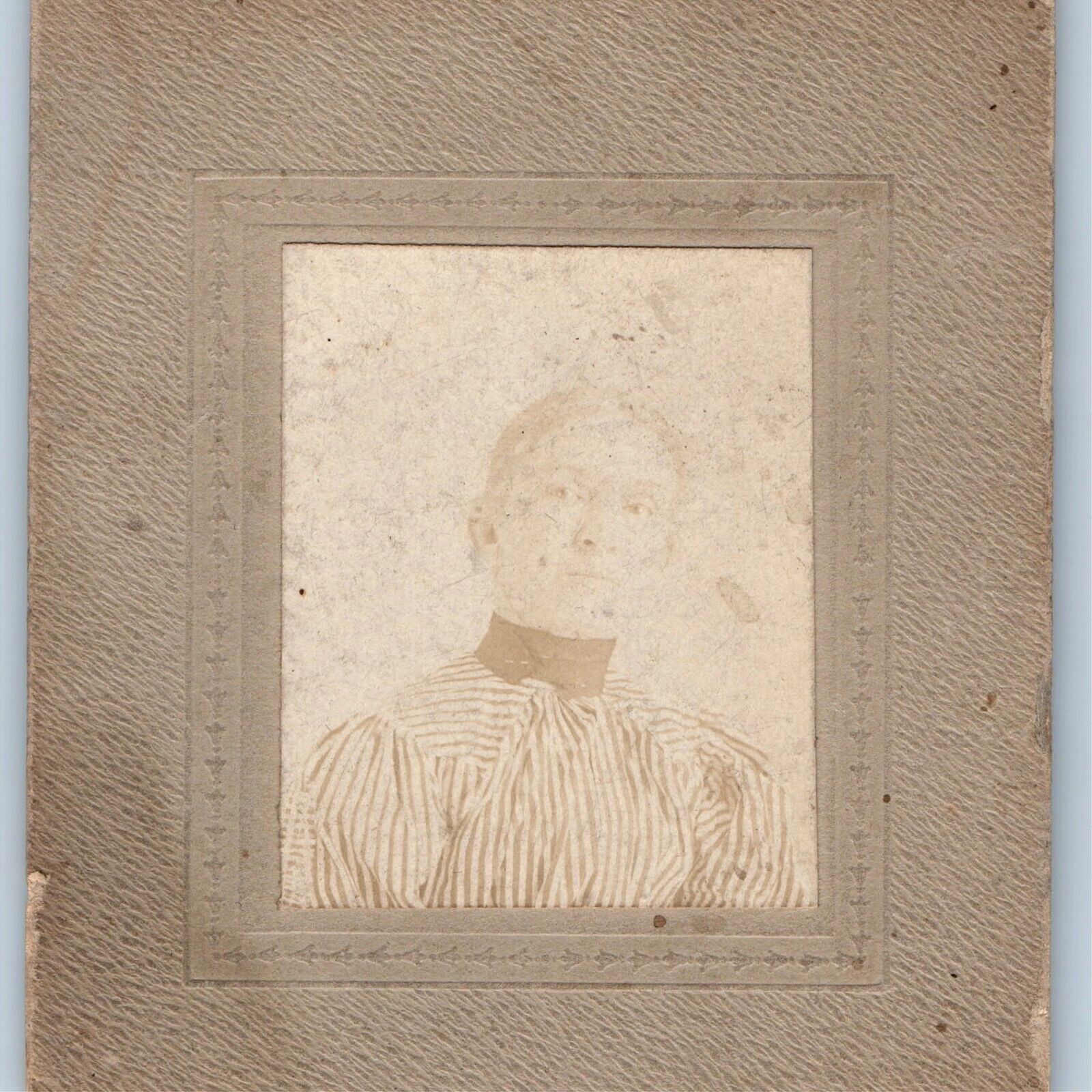c1890s Heavy Faded Cute Young Lady Girl Woman Collar Mini Cabinet Card Photo H2