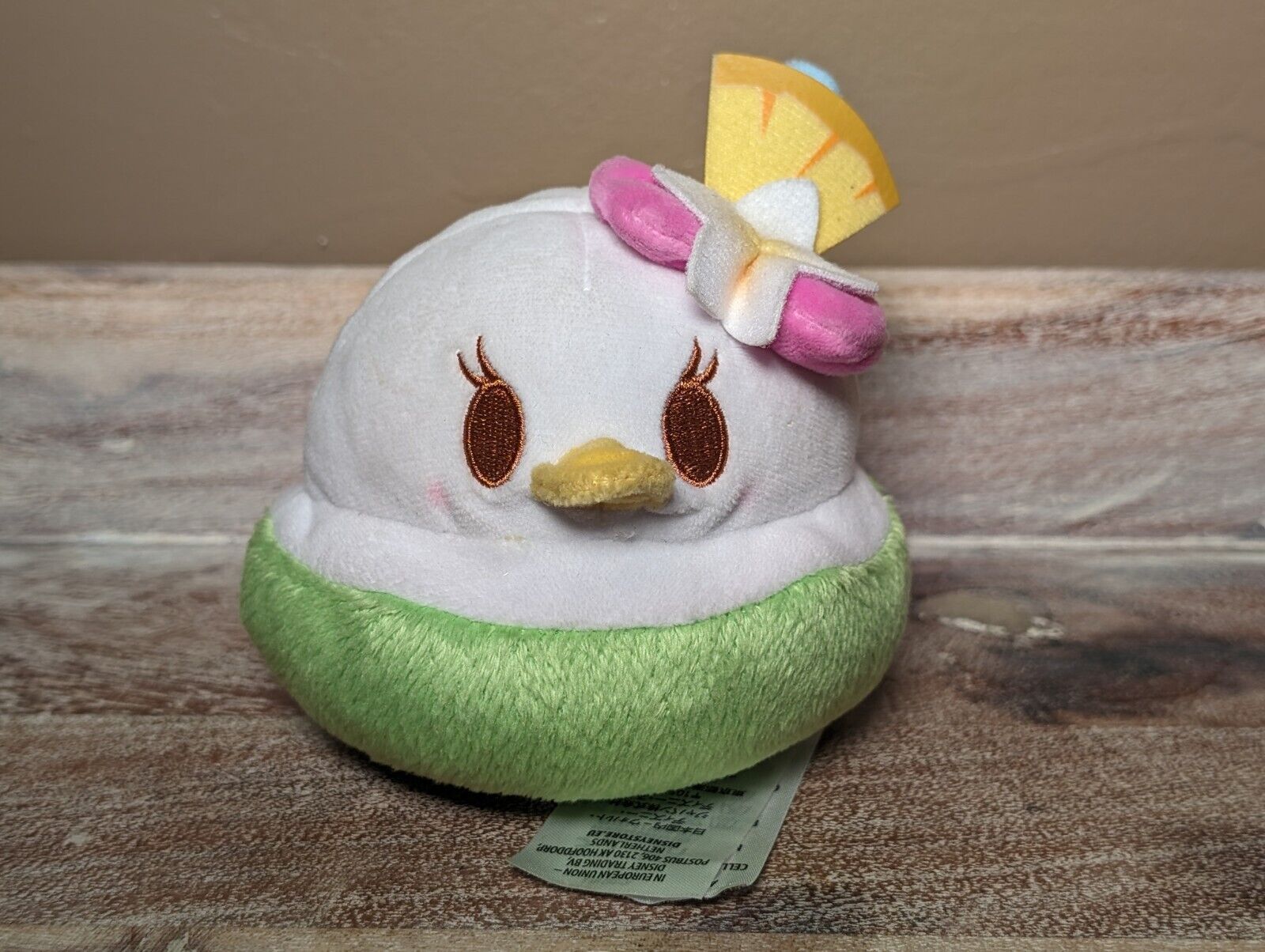 Disney Munchlings Fruity Finds Daisy Duck Scented Fresh Coconut Water Plush