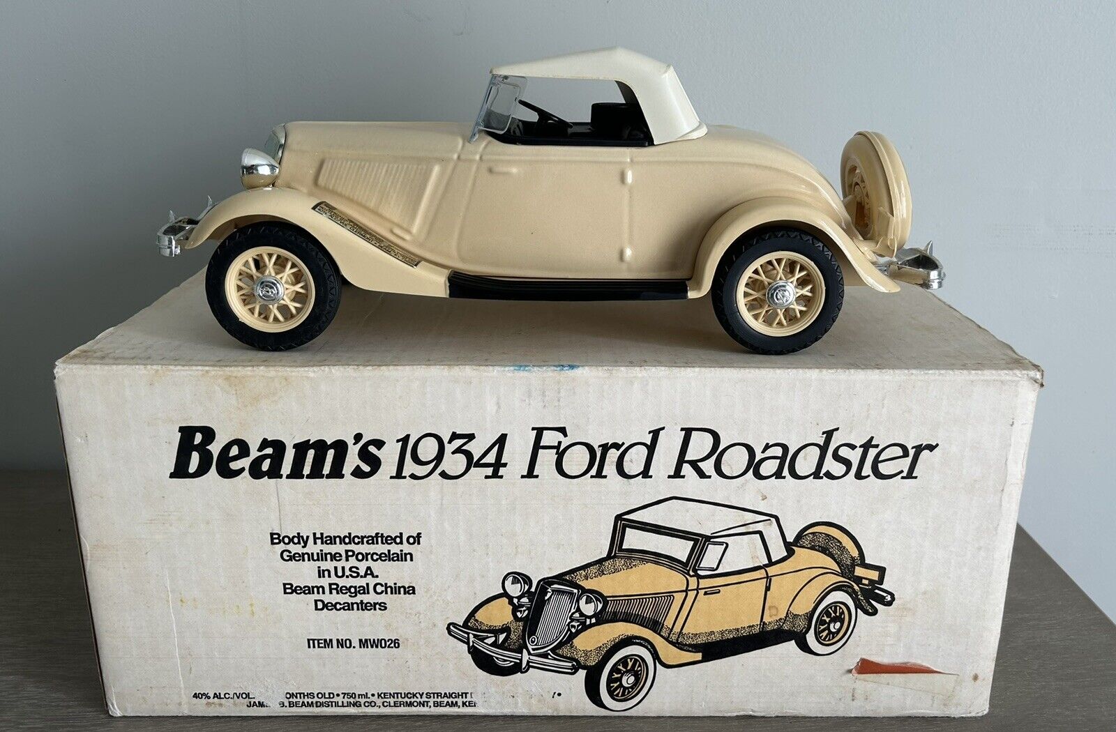 Vtg Jim Beam's 1934 Ford Roadster EMPTY Decanter Handcrafted Porcelain Orig Box