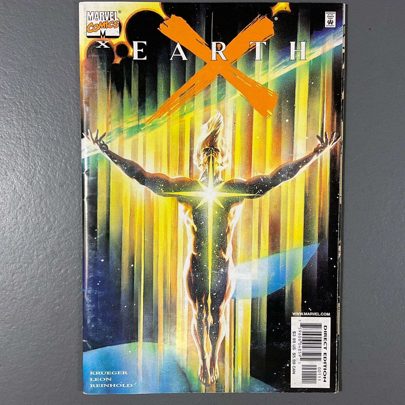 Earth X Paperback Comic Book Marvel Universe Publishers Volume 1 Issue X 2000